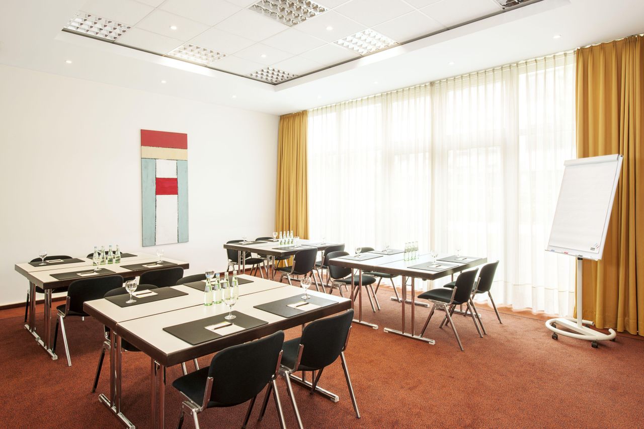 Munich   NH München Dornach image 5243