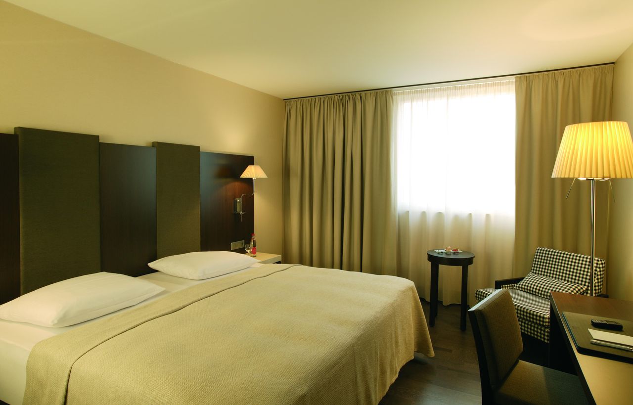 Stuttgart   NH Stuttgart Airport image 5328