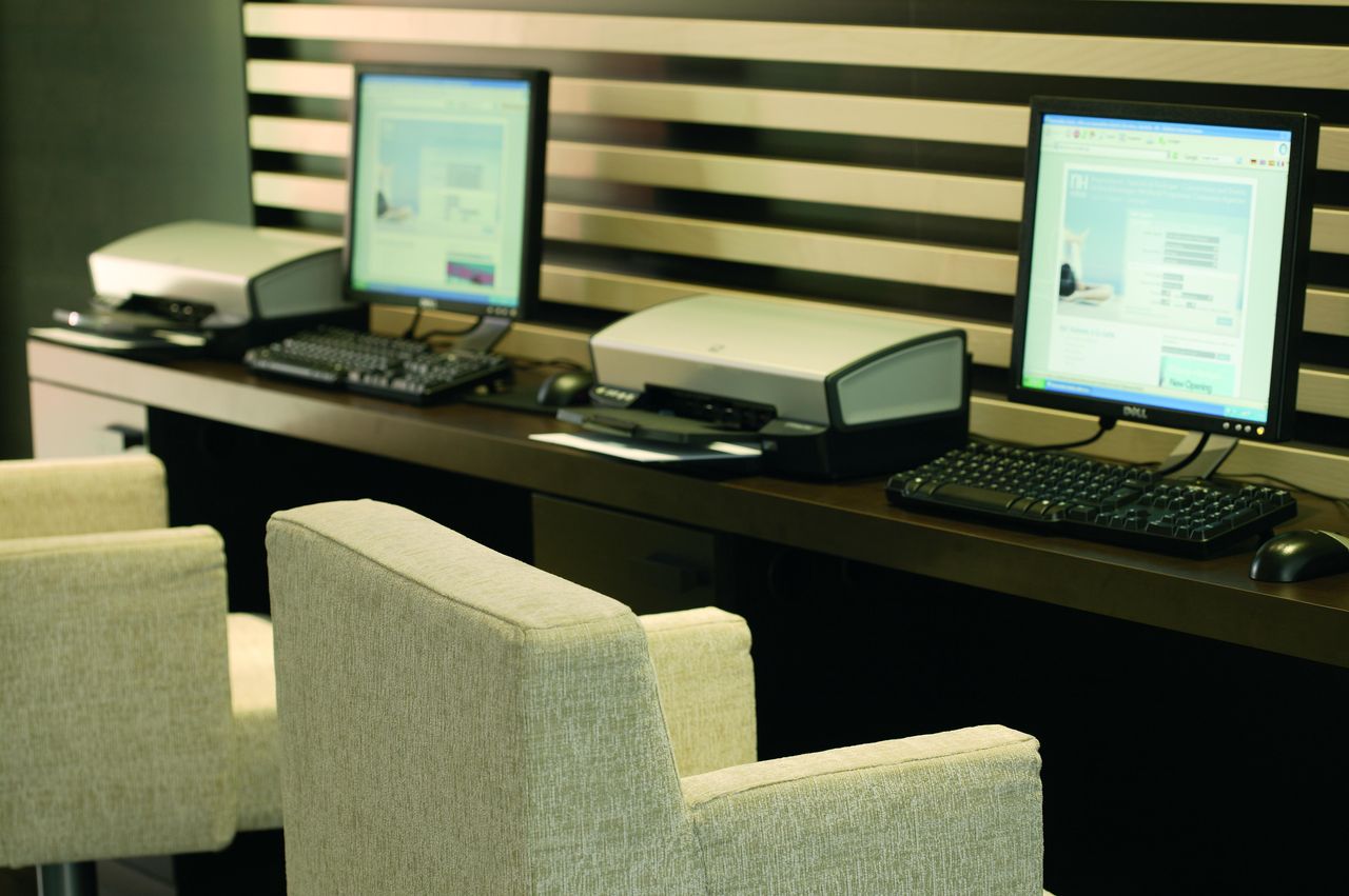 Stuttgart   NH Stuttgart Airport image 5339