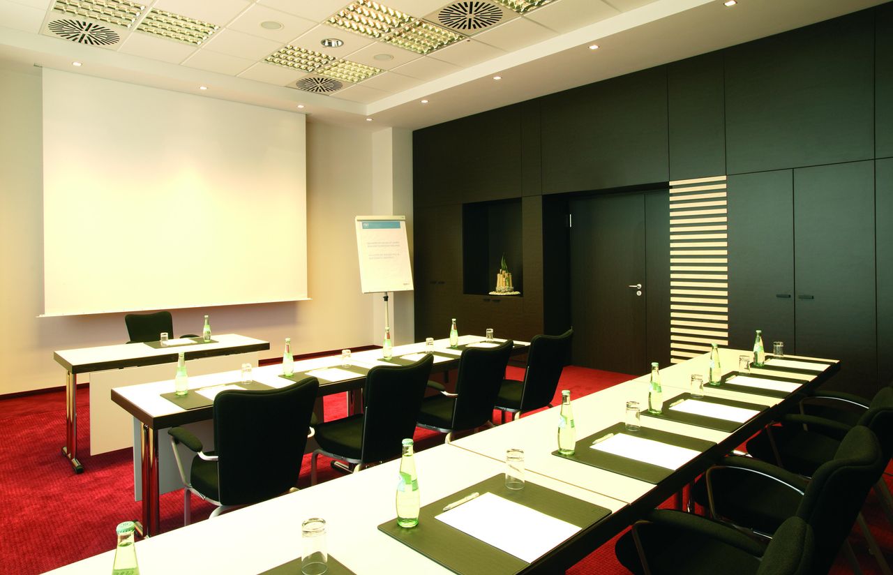 Stuttgart   NH Stuttgart Airport image 5347