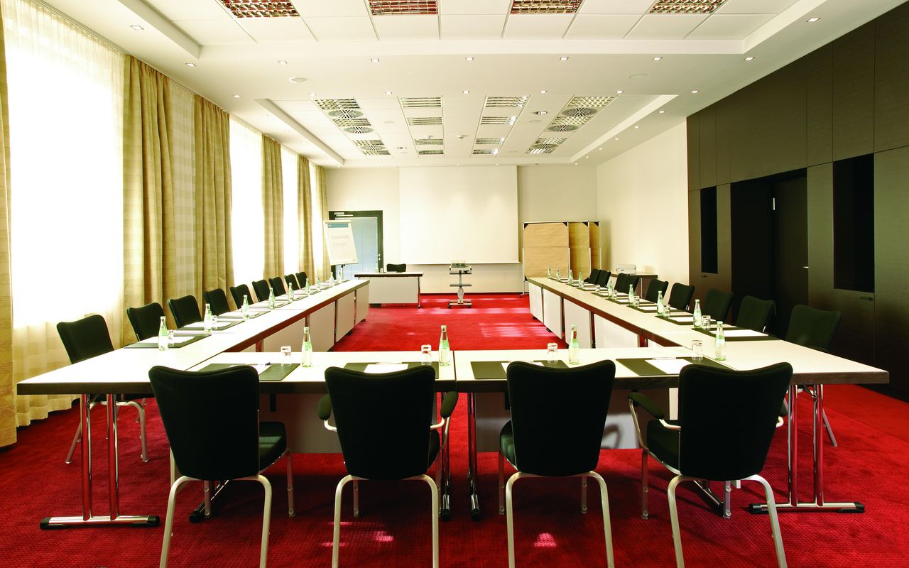 Stuttgart   NH Stuttgart Airport image 5348