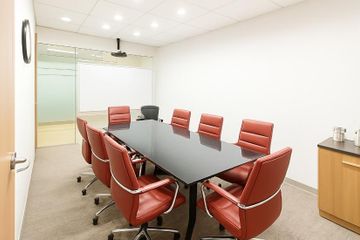 Bangkok Coworking Meeting room Linuxx Serviced Offices-Emporium Tower image 2
