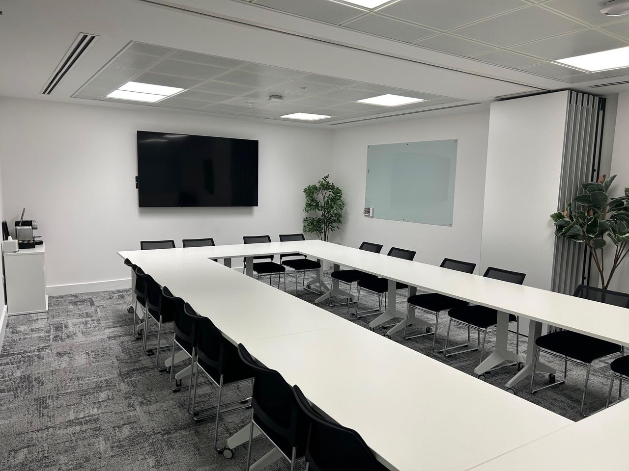 London Mobile Working Meeting room 37 Lombard-Perfect for Shoots&Filming&MeetingRooms image 9