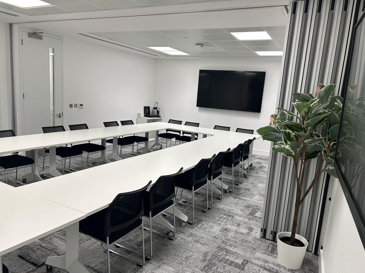 London Mobile Working Meeting room 37 Lombard-Perfect for Shoots&Filming&MeetingRooms image 3
