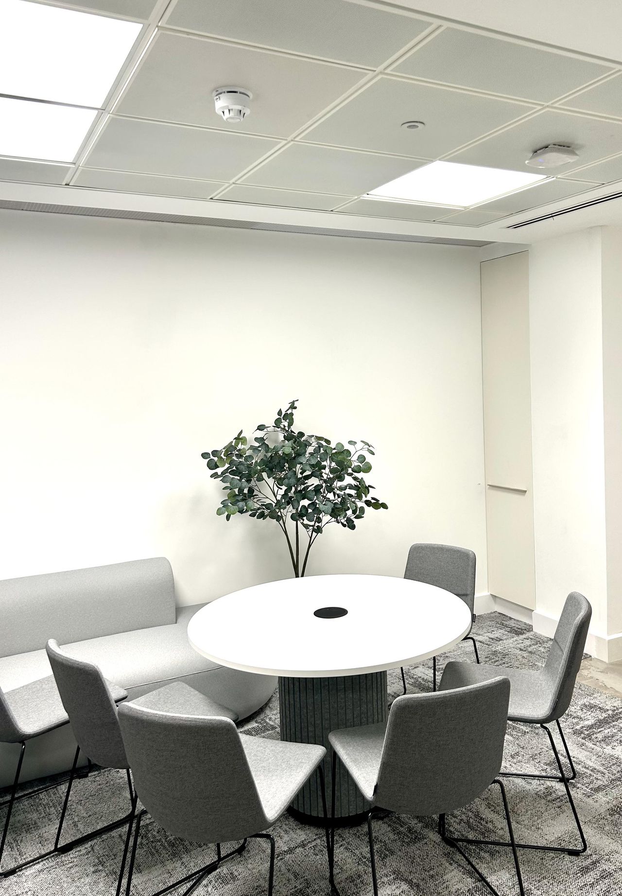 London Mobile Working Meeting room 37 Lombard-Perfect for Shoots&Filming&MeetingRooms image 7