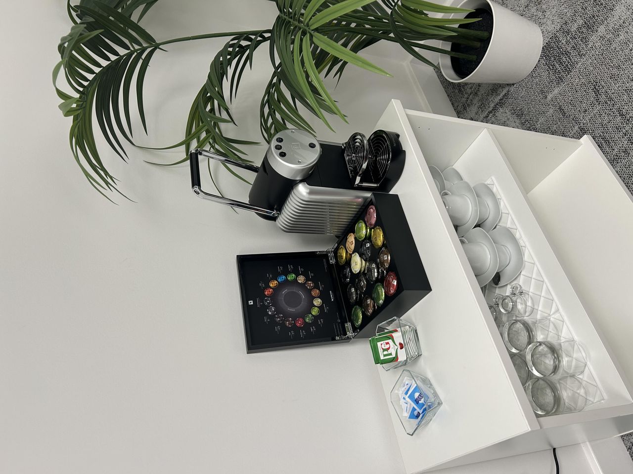 London Mobile Working Meeting room 37 Lombard-Perfect for Shoots&Filming&MeetingRooms image 6