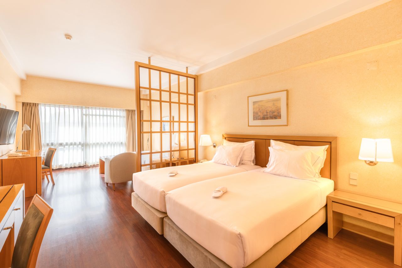 Lisbon Offsite Meeting Conference hotel Auditorium (Hotel Roma) image 13