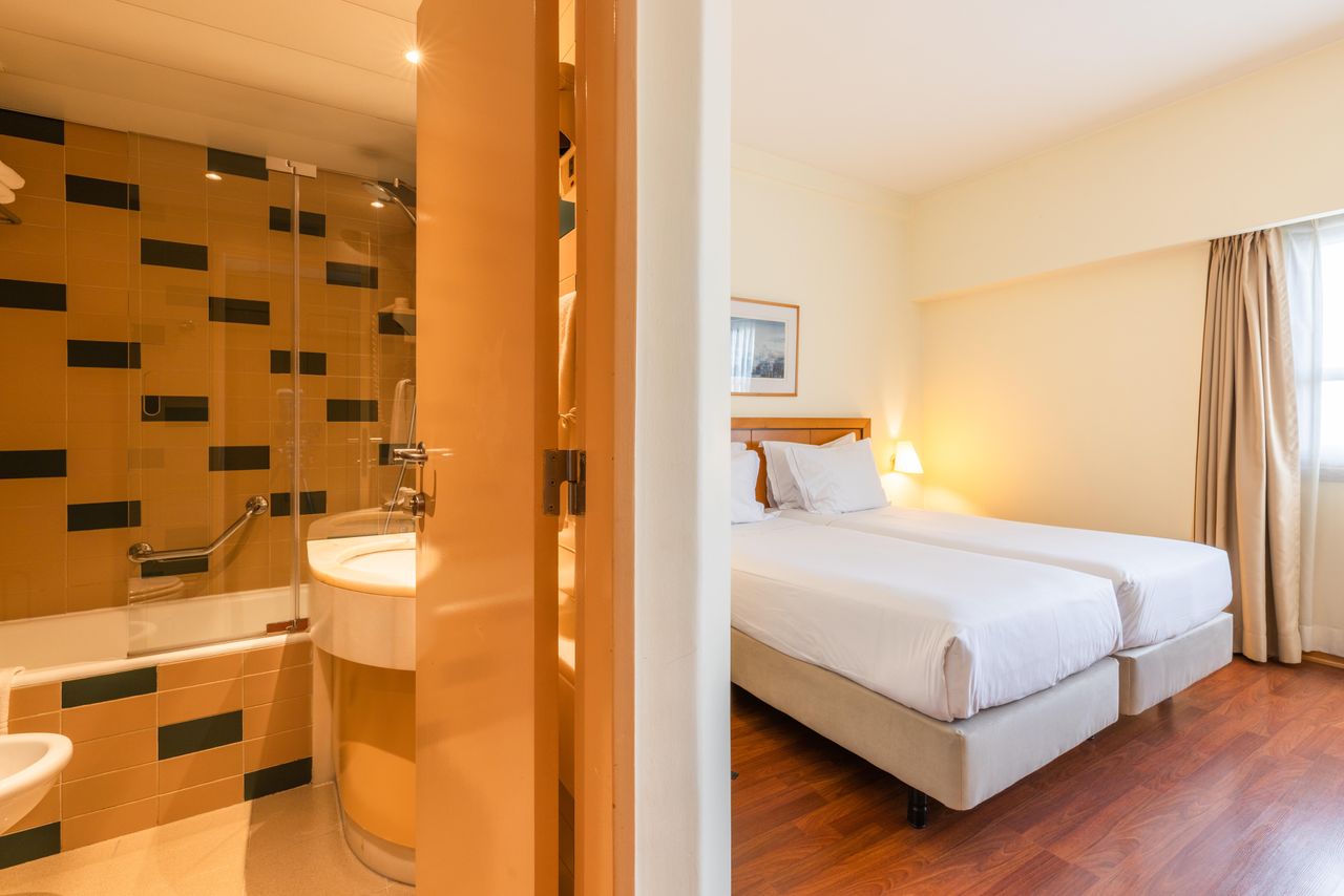 Lisbon Offsite Meeting Conference hotel Auditorium (Hotel Roma) image 10