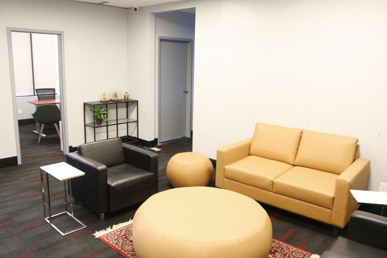 Rest of the World Mobile Working Coworking space Central Office and CoWorking image 2