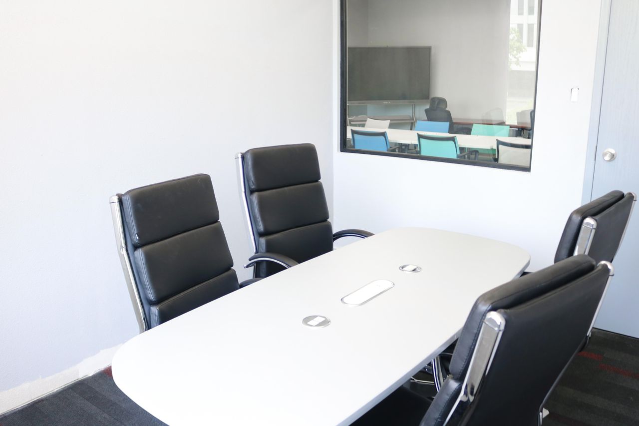 Rest of the World Mobile Working Coworking space Central Office and CoWorking image 11