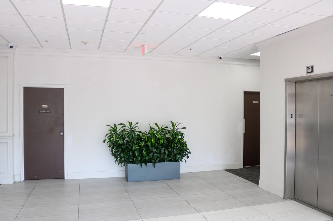 Rest of the World Mobile Working Coworking space Central Office and CoWorking image 10