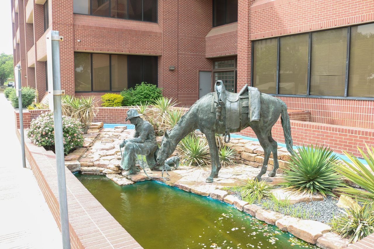 Rest of the World Mobile Working Coworking space Central Office and CoWorking image 9