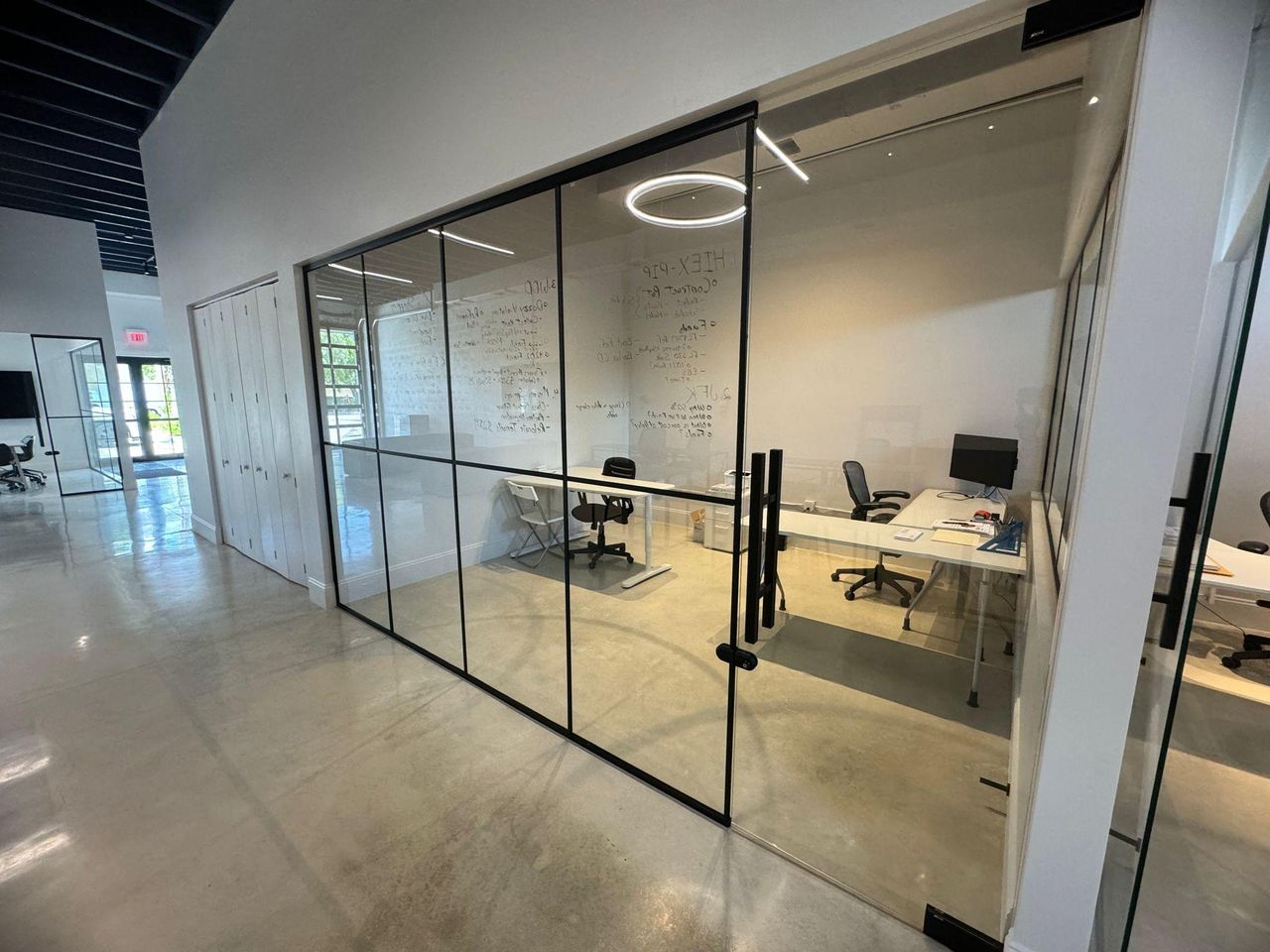 Rest der Welt Coworking Coworking spaces Industrial, Modern & Comfy Office Space in The Falls, FL image 8