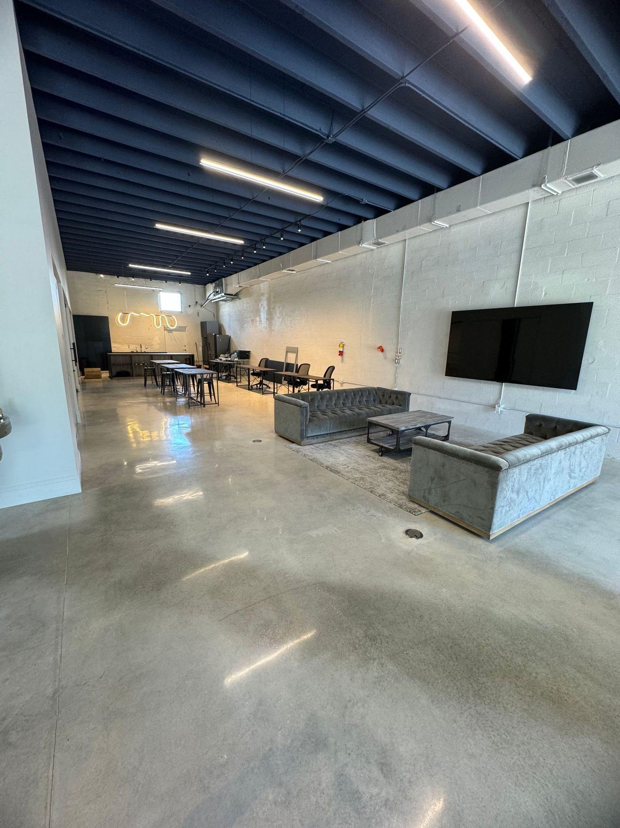 Rest der Welt Coworking Coworking spaces Industrial, Modern & Comfy Office Space in The Falls, FL image 9