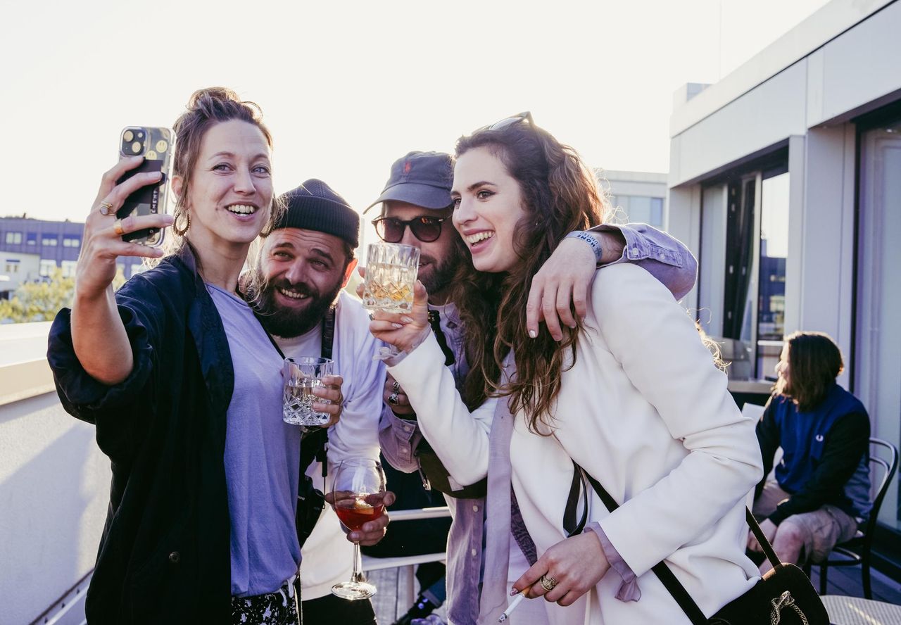 Hamburg Kundengespräch Seminar rooms Hamburger Ding - Coworking und Eventspace image 7