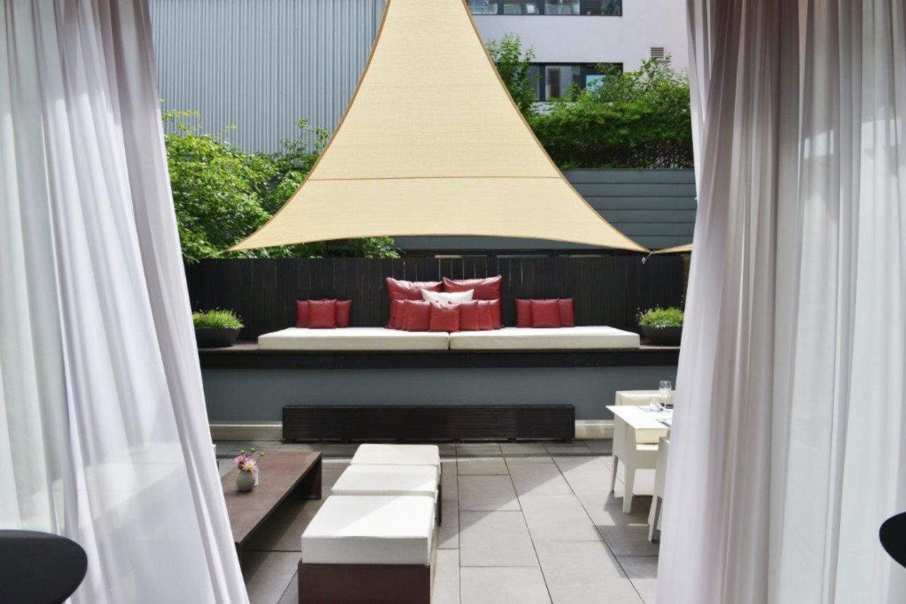 Berlin Offsite Meeting Restaurant THE FOX Bar & Restaurant @ Hotel Q! image 7