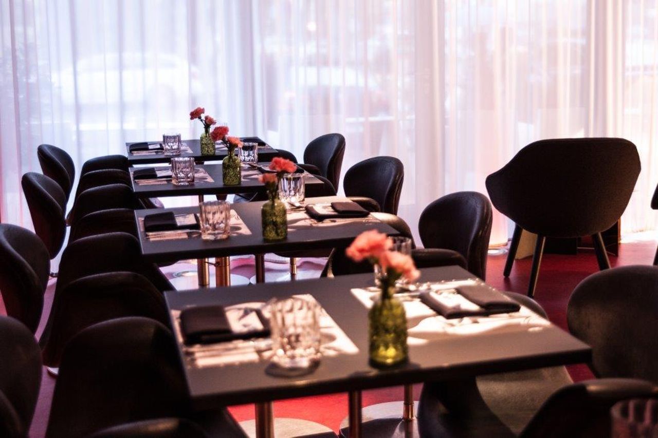 Berlin Offsite Meeting Restaurant THE FOX Bar & Restaurant @ Hotel Q! image 5