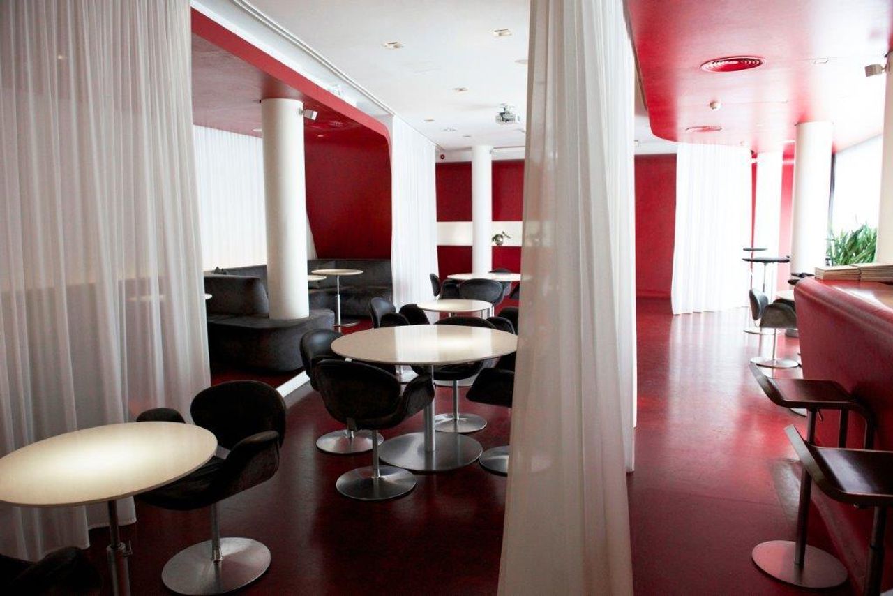 Berlin Offsite Meeting Restaurant THE FOX Bar & Restaurant @ Hotel Q! image 7