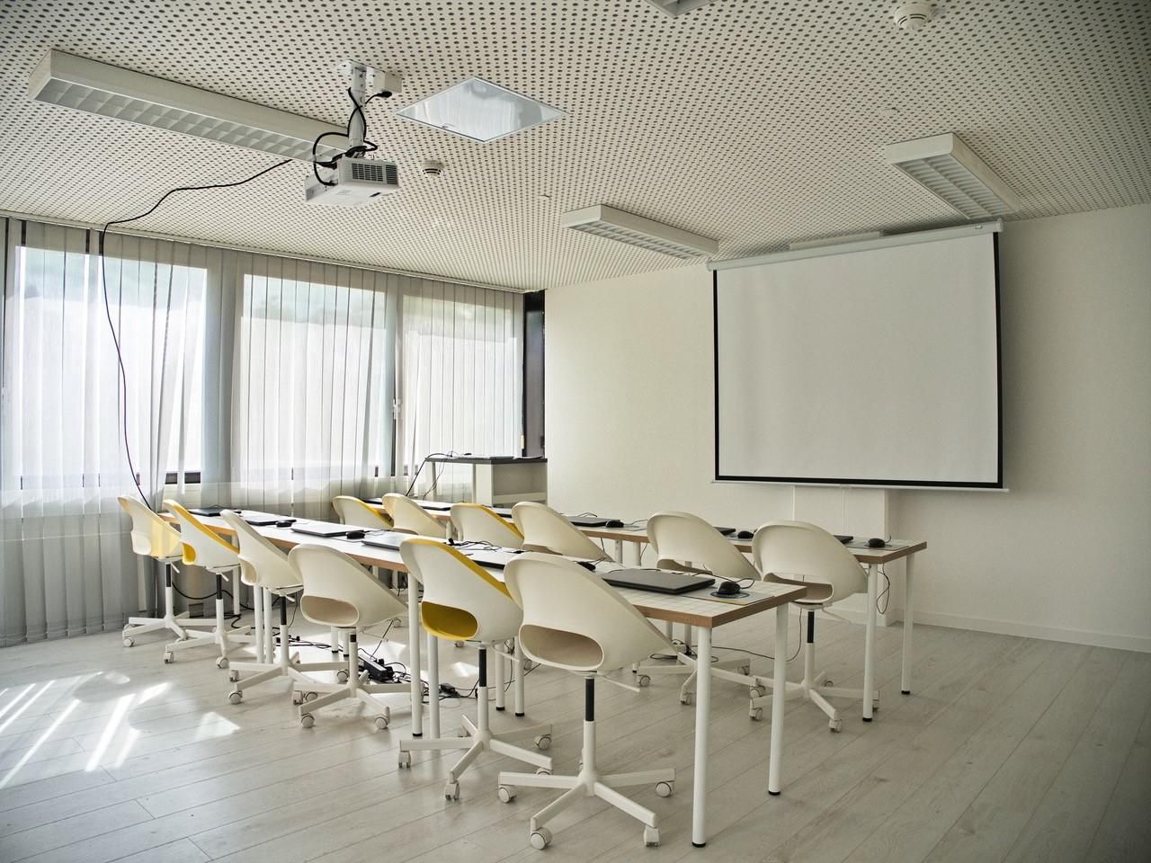 Düsseldorf Mobiles Arbeiten Seminarruimtes IT-Schule KIBERone image 5