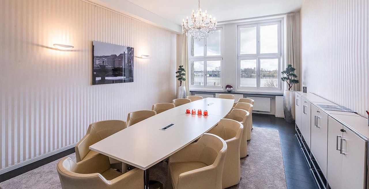 Rent Satellite Office Gutruf Haus Neuer Wall Jungfernstieg Konferenzraum Alsterblick Hamburg Spacebase