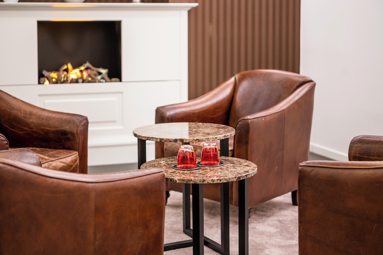 Rent Satellite Office Gutruf Haus Neuer Wall Jungfernstieg Kaminlounge Gutruf Hamburg Spacebase