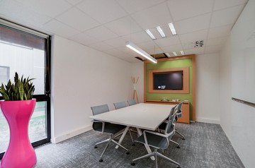 Paris workshop spaces Salle de réunion Stop and Work, FONTAINEBLEAU, Stop and Work Fontainebleau, Trois Pignons image 6